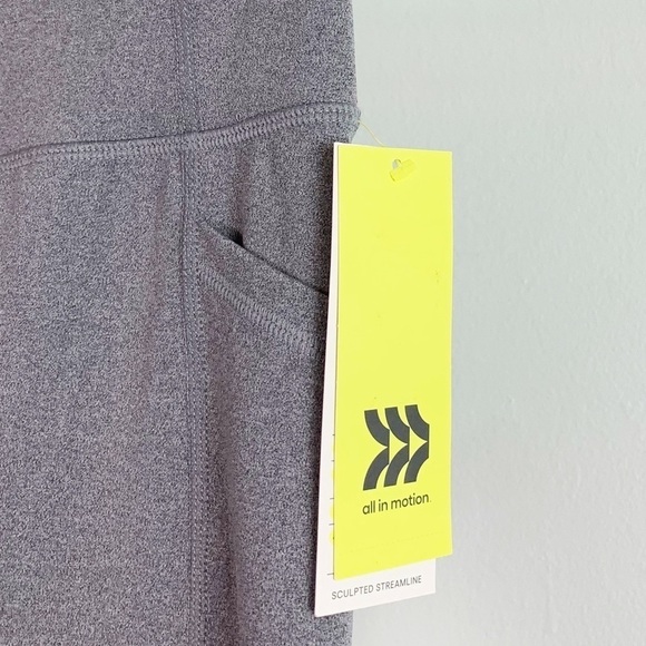 NWT All In Motion Target High Rise Sculpted Streamline High Rise Capri Leggings - Picture 10 of 10